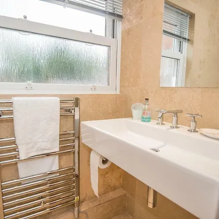 City Centre Apartment *
